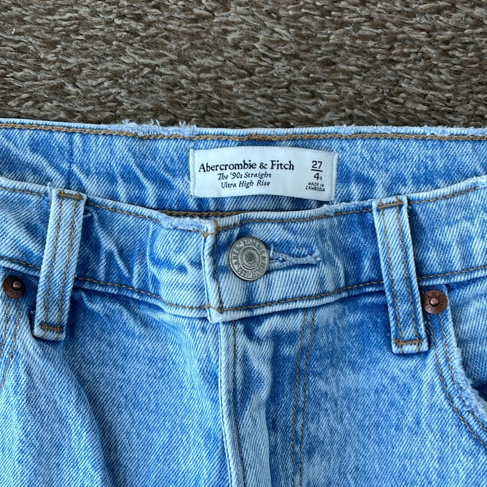 Abercrombie & Fitch Ultra High Rise 90s Straight Jeans
